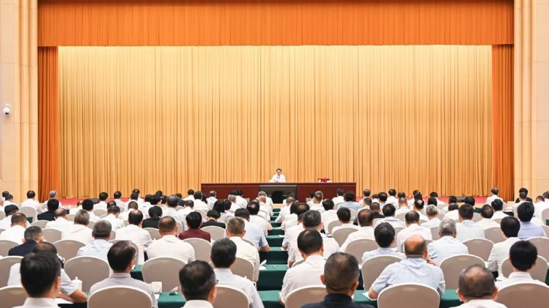 袁家军在树立和践行正确政绩观学习教育专题党课上强调 牢固树立和践行正确政绩观 引领保障重庆“十五五”开好局起好步 程丽华出席