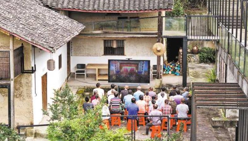 以实干实绩实效奋进新征程建功新时代——重庆党员干部群众收听收看庆祝中国共产党成立105周年大会盛况
