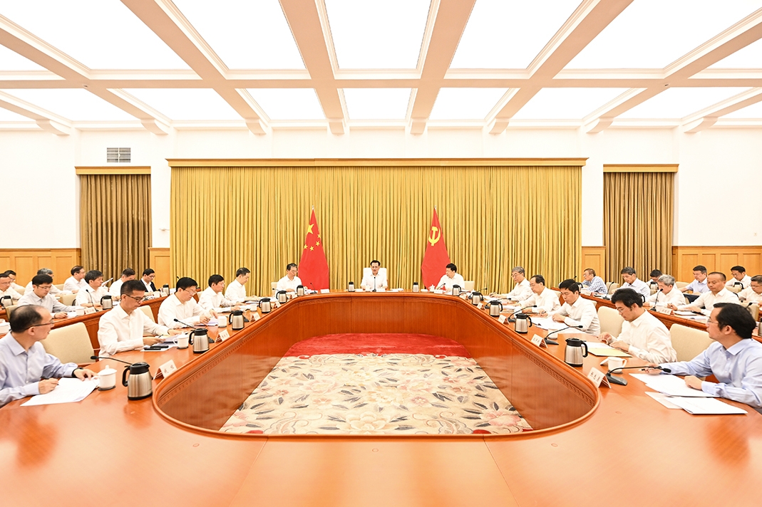 重庆市委召开创新强市建设专家座谈会 袁家军主持并讲话
