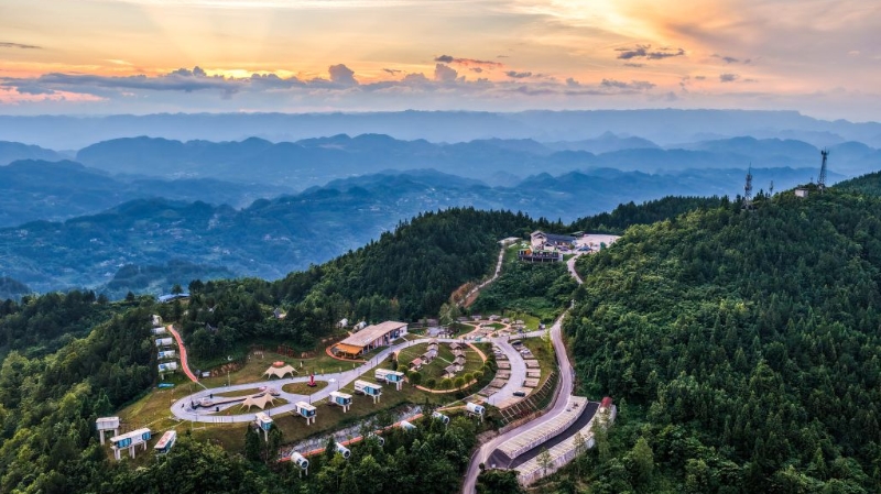 新华社看重庆｜黔江：高山“凉资源”激活避暑“热经济”
