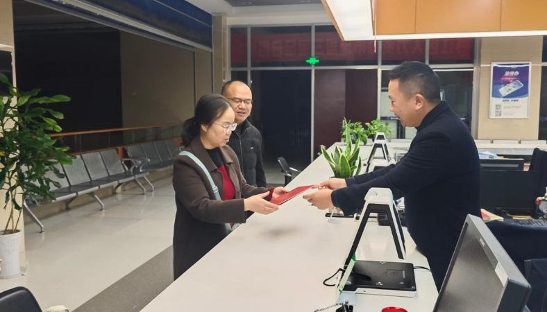 “房产证终于办下来了”