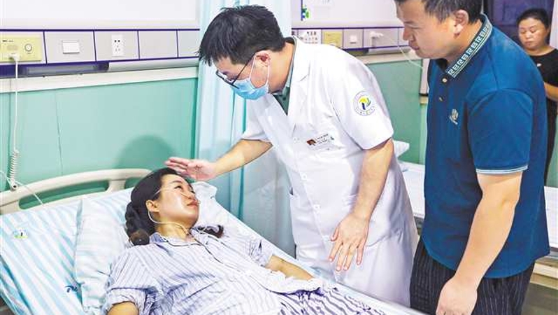 “还有群众没疏散，我们不能走”