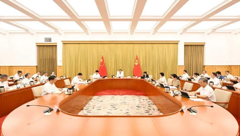 重庆市委常委会举行会议 深入学习贯彻习近平总书记重要讲话精神 分析上半年经济形势 研究部署防灾减灾救灾等工作 市委书记袁家军主持并讲话