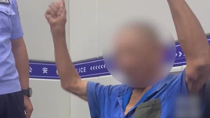 男子盗窃被抓，发誓不会再犯，民警现场翻出去年“同款视频”
