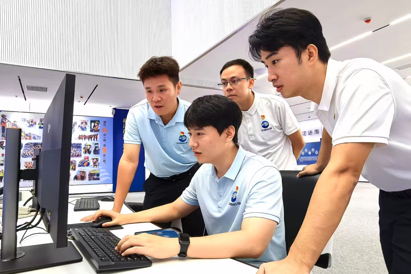 习语暖巴渝｜挺脊挑重担 冲锋践使命