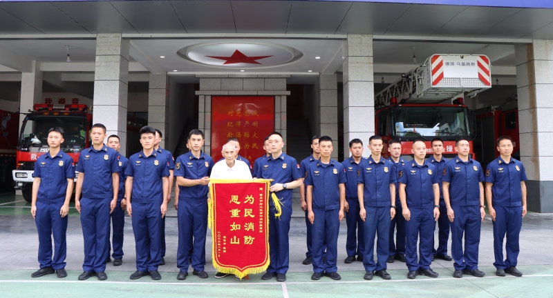 十二年风雨无阻接力送餐 九旬老人深情告别“火焰蓝”