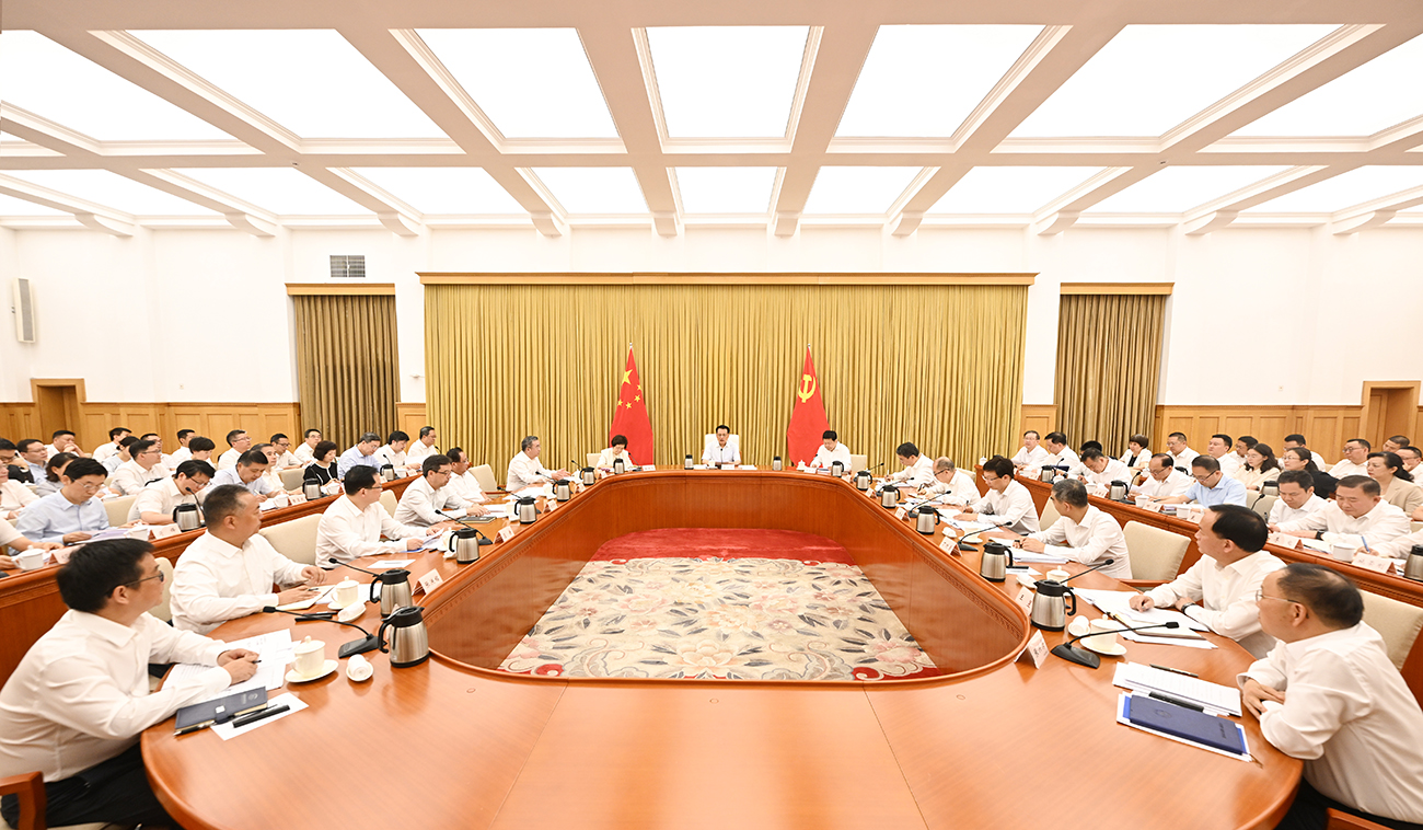 重庆市委举行全市统一战线暑期谈心活动暨2026年调研协商座谈会 袁家军主持并讲话 陈新武通报有关情况 程丽华出席