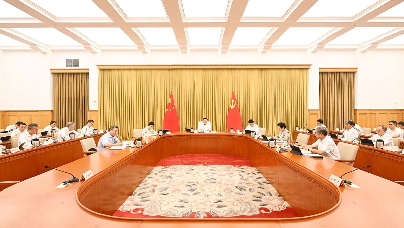 重庆市委常委会举行会议 深入学习贯彻习近平总书记重要讲话精神 研究部署巩固拓展学习教育成果等工作 市委书记袁家军主持并讲话