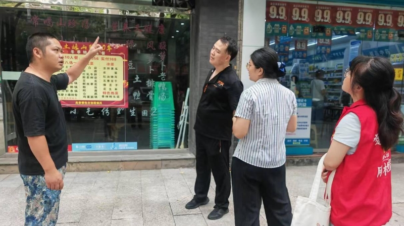 长寿：“一键报险”解决商铺污水外溢问题