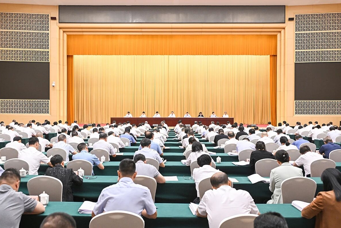 重庆召开全市群众身边不正之风和腐败问题集中整治工作推进会 袁家军出席并讲话 陈新武主持 程丽华出席