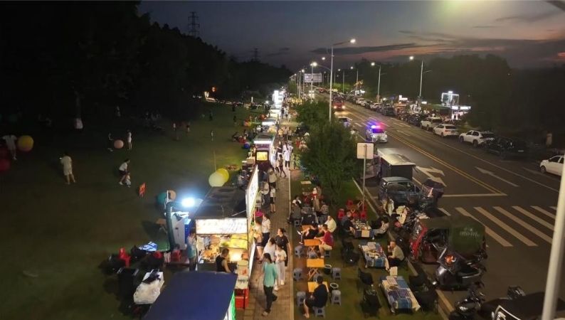 重庆铜梁：龙腾大道潮汐夜市焕新升级