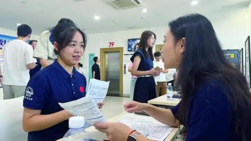 半月谈丨重庆市综合经济研究院党委专职副书记、研究员邓兰燕：厚植全链条就业友好生态