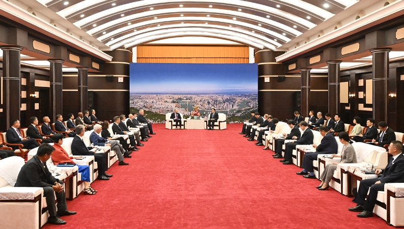 袁家军陈新武会见出席第二十届重庆市市长国际经济顾问团会议的重要嘉宾