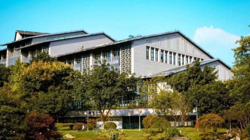 半月谈丨重庆理工大学会计学院2027届本科毕业生熊理院：在秋招的“旷野”锚定青春航向