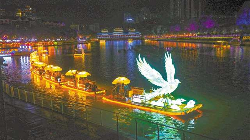 一江璀璨满城烟火 重庆夜间消费多点发力