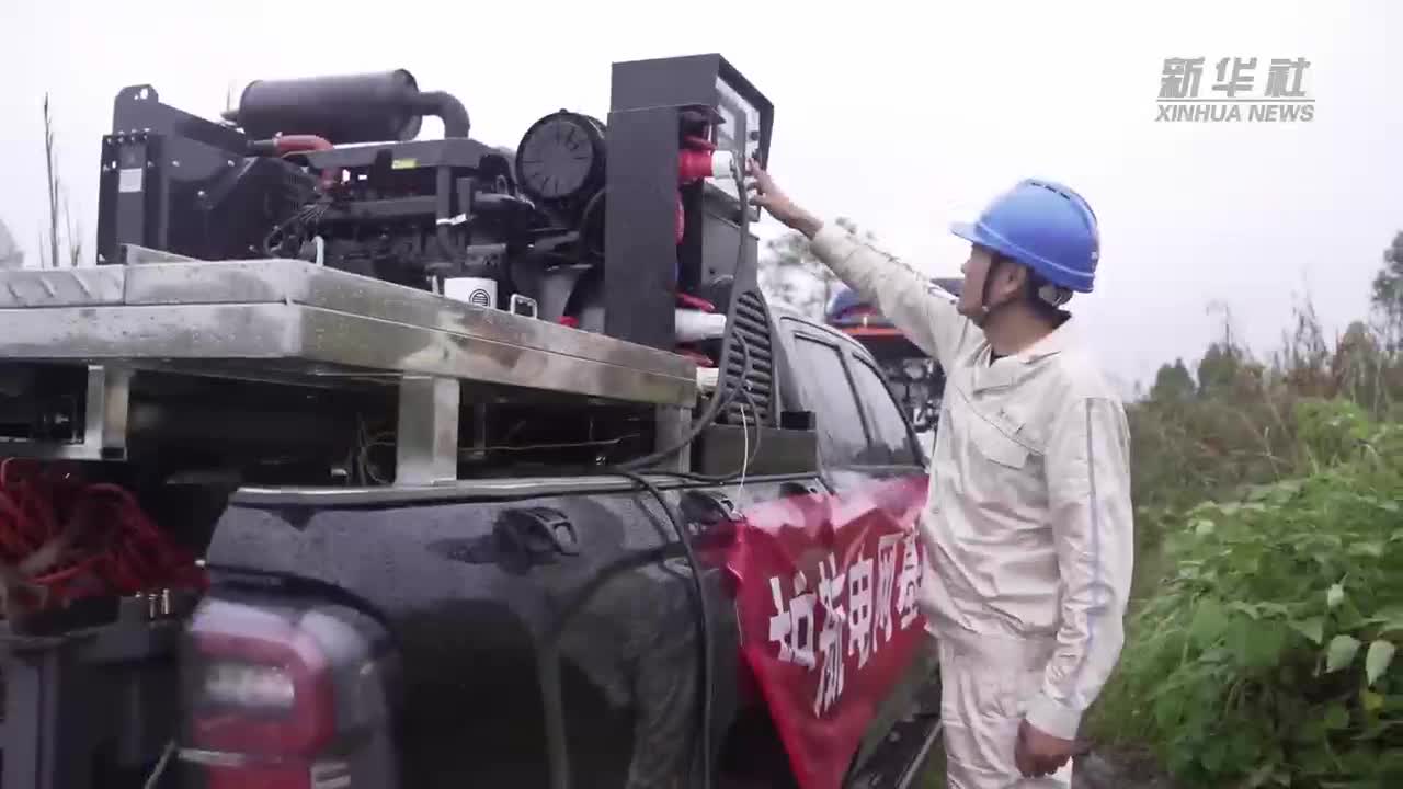 重庆：重载无人机助力山地电网建设