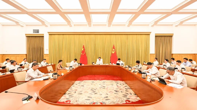 重庆市委常委会举行扩大会议