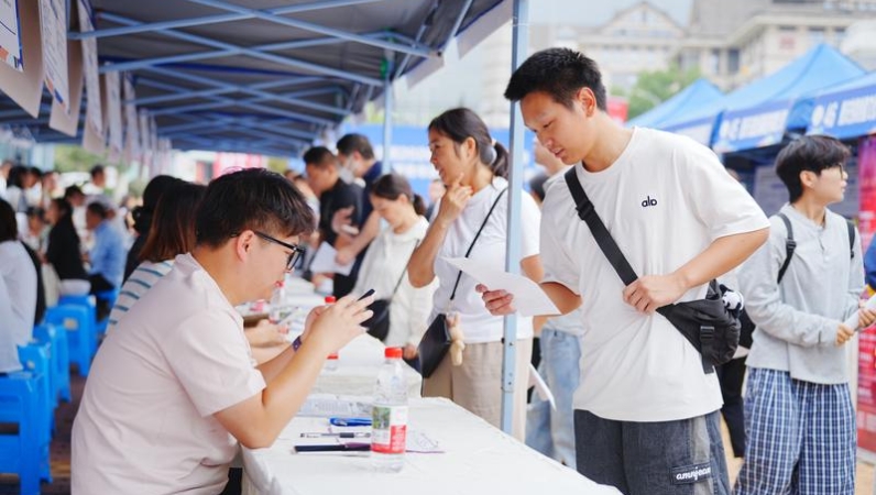 半月谈｜重庆邮电大学党委常委、副校长李伟生：以产教深融重塑新质生产力人才培养逻辑