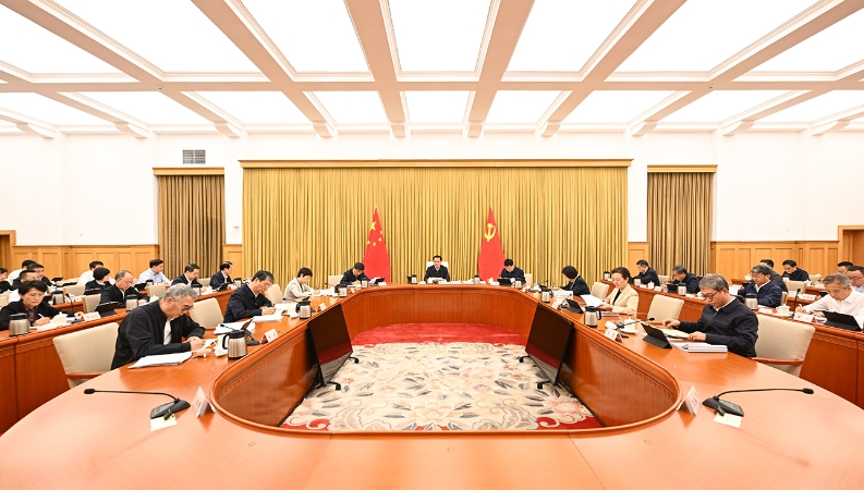 重庆市委常委会举行会议 深入学习贯彻习近平总书记重要讲话精神 分析前三季度经济社会形势 部署下阶段工作 市委书记袁家军主持并讲话